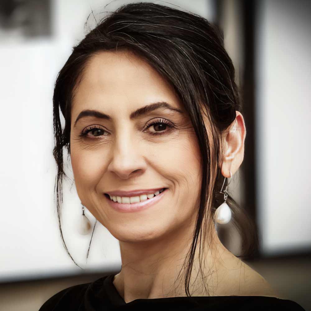 Fotoportrait von Asli Demirel, Ernährungsberaterin und Ernährungstherapeutin, Diet & More, Berlin.