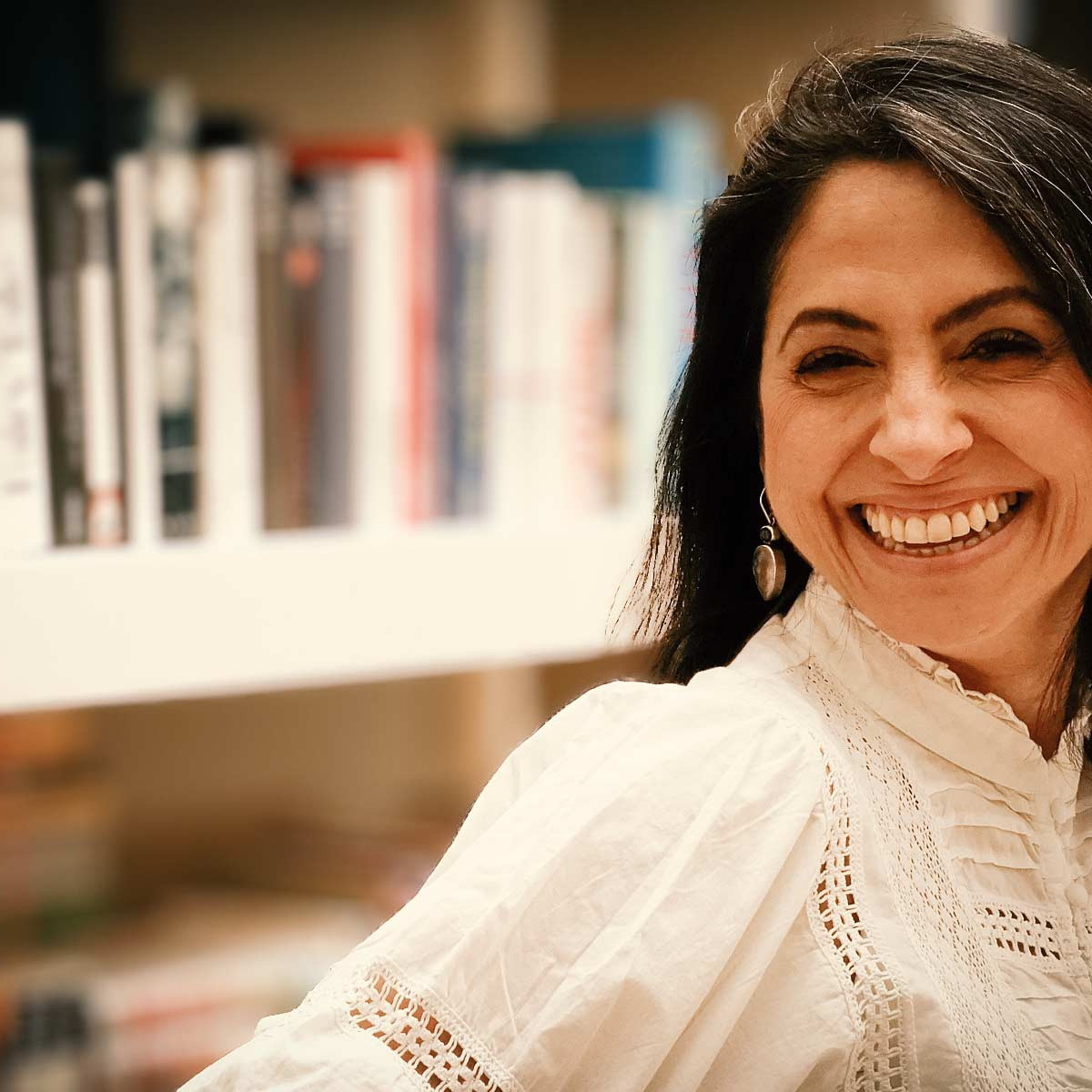 Fotoportrait von Asli Demirel, Ern&auml;hrungsberaterin und Ern&auml;hrungstherapeutin, Berlin.